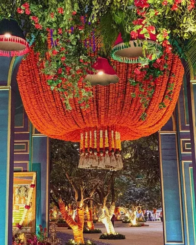 Vista 5 de Guirnalda de caléndula de 5 piezas de 4.5 pies de largo, hebras de flores artificiales de caléndula, decoraciones Diwali para el hogar, decoración