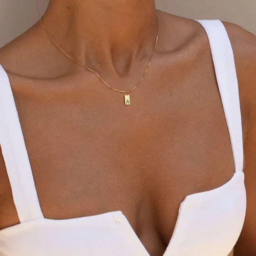 Vista 4 de Collares con inicial KOHOTA para mujer, personalizados, chapados en oro de 14 quilates, collar con letra de nombre, delicado collar con etiqueta