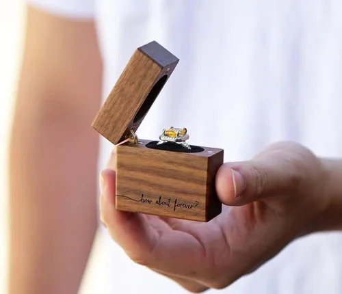 Vista 7 de MUUJEE ¿Qué tal para siempre? - Caja de anillo de propuesta grabada en madera, caja de anillo de portador para ceremonia de boda, idea de decoración