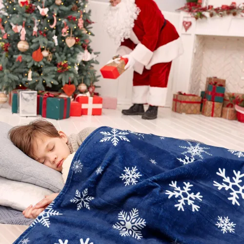 Vista 4 de Manta de Navidad con copos de nieve azul, manta de franela de forro polar súper suave, manta de invierno de felpa cálida, decoración navideña