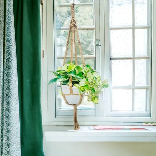 Vista 4 de Saigon Home Decor - Macetas colgantes de macramé para plantas de interior, colgador de plantas con cuentas de madera decorativas con borlas