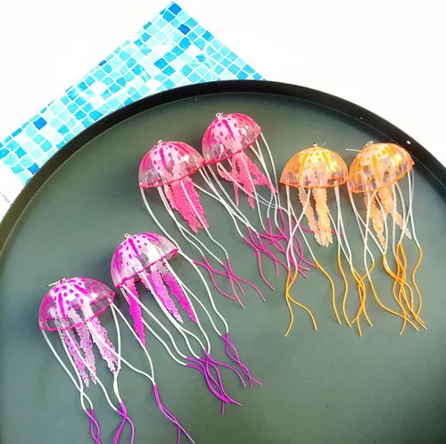 Vista 3 de Exaggerate - Aretes colgantes de medusa que brillan en la oscuridad, decoración de fiesta, vacaciones, festival de música, club, joyería divertida