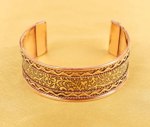 Vista 4 de Touchstone Pulsera de cobre curativo con imán hecho a mano para mujer y hombre Cobre y latón Sin gemas