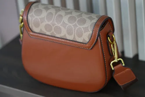 Vista 3 de Bolsos cruzados pequeños para mujer, bolso de cuero, diseño de moda, hebilla dorada