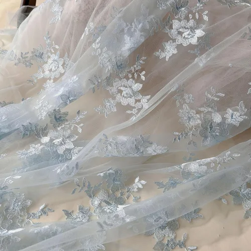 Vista 2 de Tela de malla de encaje bordado de tul de encaje floral azul delicado para vestidos de fiesta vestido de fiesta 51 pulgadas de ancho vendido por 3.3