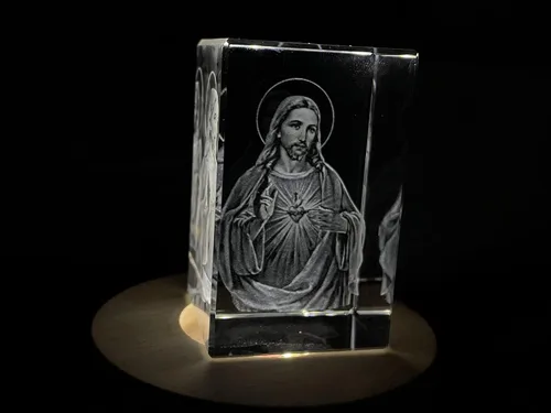 Vista 4 de Estatua de Jesús de cristal 3D con LED (pequeña)