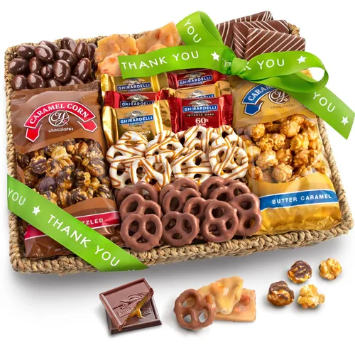 Vista 6 de A Gift Inside Gran Cesta de Regalo de Cumpleaños de Chocolate Caramelo y Crujiente con Aperitivos, Pretzels, Ghirardelli y Nueces Cubiertas