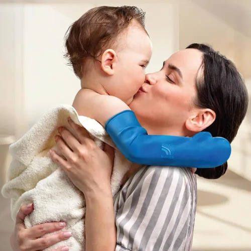 Vista 2 de BLOCCS - Funda para brazo 100% impermeable, bloques de bebé (12-24 meses), protector reutilizable para ducha, baño y natación, XS