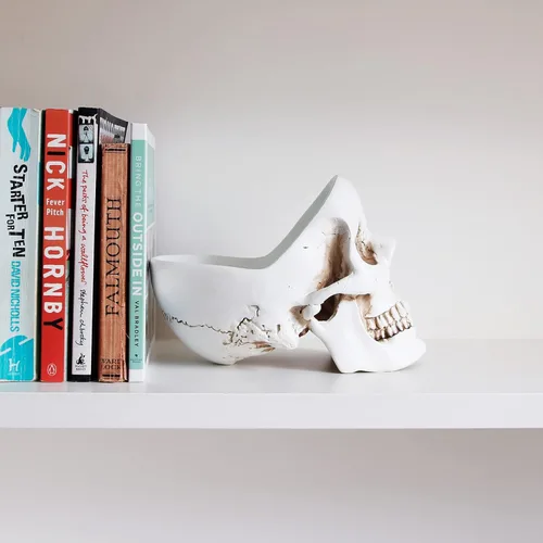 Vista 4 de Suck UK Organizador de joyas de calavera y cuenco para llaves plato gótico o organizador de escritorio soporte de pulsera de cerámica y soporte