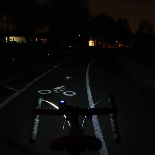 Vista 8 de NiteRider Swift 500 - Luz delantera para bicicleta Vmax+ 150 luces traseras para bicicleta, paquete combinado - USB recargable faro de bicicleta LED