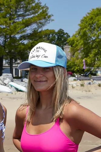 Vista 2 de Funky Junque Gorra de béisbol de malla para mujer, para despedida de soltera