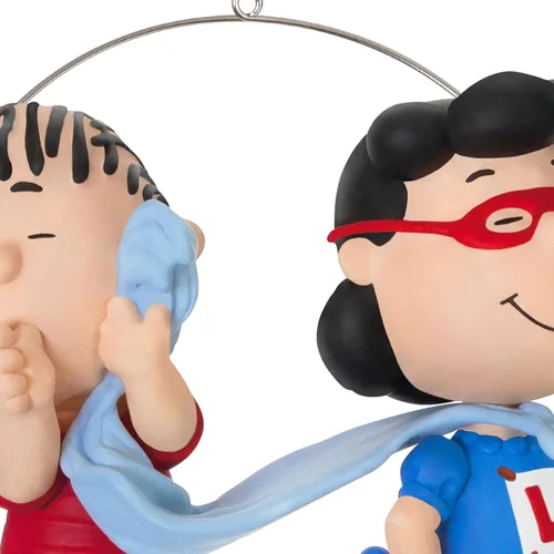 Vista 7 de Adorno navideño de Hallmark Keepsake 2024, la pandilla de Peanuts Super Lucy y Linus, regalos para fanáticos de Peanuts