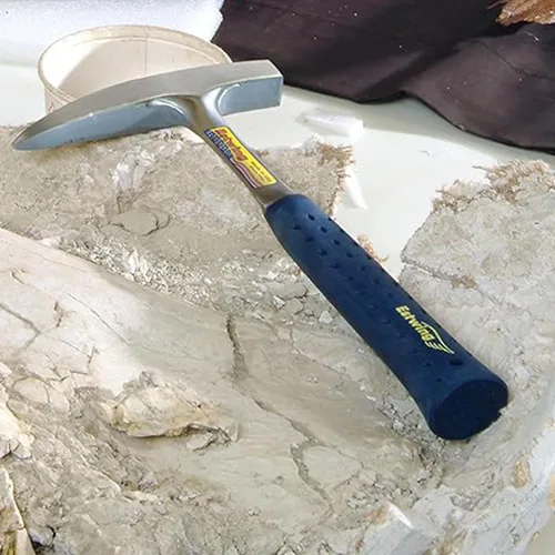 Vista 5 de ESTWING Rock Pick - Martillo de geología de 14 onzas con punta puntiaguda y agarre de reducción de golpes - E3-14P