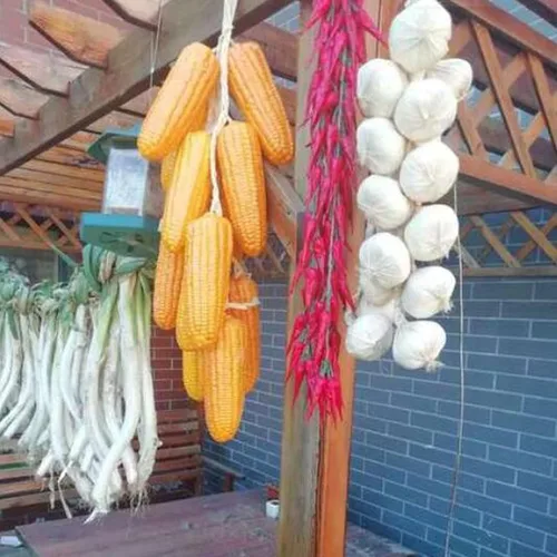 Vista 6 de 5 cuerdas de simulación artificiales realistas de vegetales artificiales de ajo, pimiento rojo, cebolla, cuerda de espuma para colgar, verduras