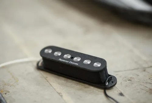 Vista 2 de Seymour Duncan Quarter Pound Strat - Cuello/Medio/Puente - Negro