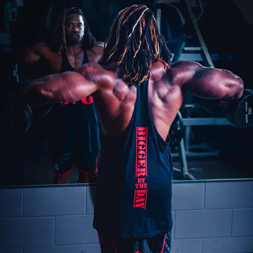 Vista 4 de 5%, Black Stringer Tank with Red Lettering