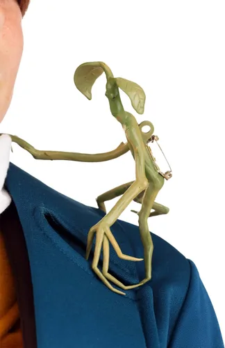 Vista 7 de Fantastic Beasts Pickett Bowtruckle Pin Pendant Costume Accessory