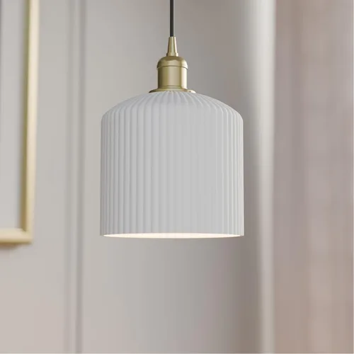 Vista 3 de Globe Electric Lámpara colgante enchufable de 1 luz, pantalla de resina blanca, cable de tela de 15 pies e interruptor en línea, iluminación