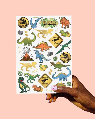 Vista 6 de xo, Fetti Tatuajes temporales de dinosaurios – Lámina dorada, 44 piezas Suministros para fiestas de cumpleaños jurásicas para niños, recuerdo
