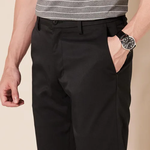 Vista 4 de Tienda Essentials Pantalón de golf para hombre, entallado y elástico