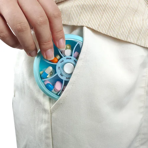 Vista 4 de Pastillero pequeño organizador de píldoras, pastillero de viaje portátil de 7 días, lindo contenedor diario de píldoras para medicina, suplementos