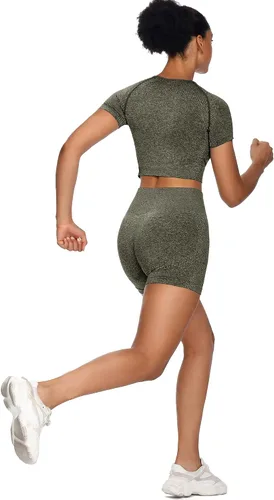 Vista 4 de Sytiz Conjunto de 2 piezas de yoga sin costuras para mujer, pantalones cortos de gimnasio y camiseta corta de manga corta