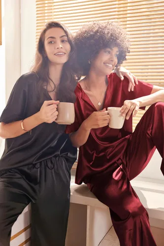 Vista 5 de Ekouaer Satin Pajama Set Womens Silk Short Sleeve V Neck Shirt with Long Pant Soft Pjs Set