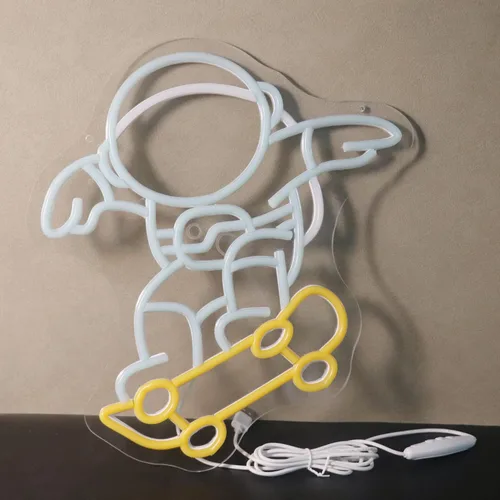 Vista 9 de Astronaut Skateboarding" Space Adventure Light - Arte de pared LED genial y que desafía la gravedad para sala de juegos, dormitorio, decoración