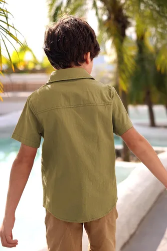 Vista 3 de Camisa de vestir de manga larga para niño, cuello clásico, con botones, de algodón liso, con bolsillo en el pecho