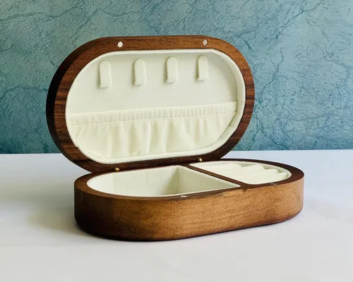 Vista 4 de Joyero personalizado para mujer, flor de nacimiento, organizador de madera hecho a mano, grabado personalizado con letra inicial y nombre