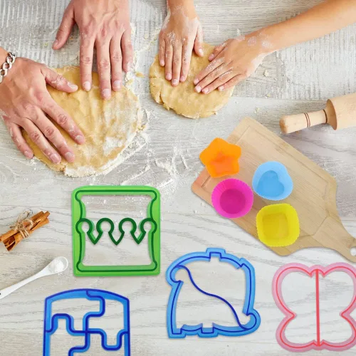 Vista 4 de JOGILBOY Juego de 32 piezas de alimentos DIY Cortadores de sándwiches y sellador de sándwiches Fabricante de sándwiches divertidas formas de corteza
