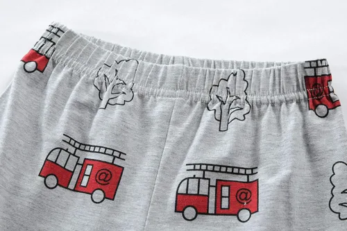 Vista 5 de Pijamas de algodón para niños pequeños, conjunto de 2 piezas con diseño de camión de bomberos, ropa de dormir de excavadora, ropa de verano