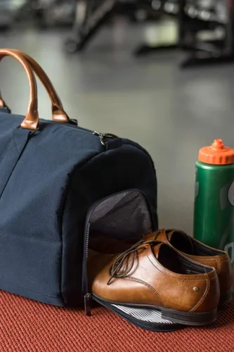Vista 4 de PKG Bolsa de viaje Bishop (42L). Construcción de doble capa resistente al agua 600D. Compartimento acolchado para portátil. Compartimento