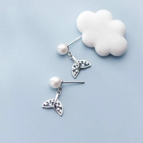 Vista 3 de Pendientes de tuerca de perlas de cola de sirena de plata de ley para mujeres y niñas con cristales de circonita cúbica delicada para bodas