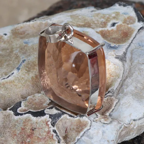 Vista 6 de Laboratorio Creado Cuarzo Rosa 70 Ct Forma de Cojín Sólido 925 Colgante de Plata para Boda