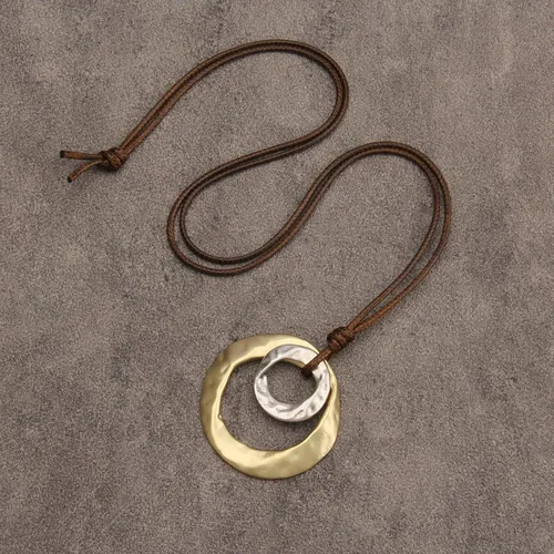 Vista 5 de Jeilwiy Collar de cuero para mujer, collar funky, gargantilla con dije, estilo bohemio, joyería