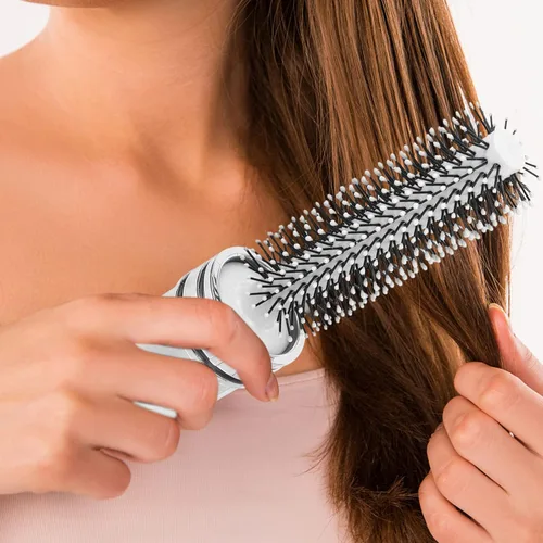 Vista 4 de Mini cepillo de peinado retráctil de cerdas redondas de secado por soplado y desenredado para el cabello, blanco