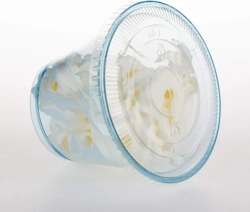Vista 4 de Golden Apple, 50 juegos de vasos de plástico azul de 9 onzas con tapas planas transparentes sin agujero.. Tazas azules y tapas planas