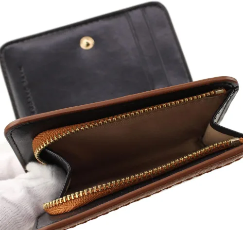 Vista 4 de Marc Jacobs S101L01SP21 almendra ahumadaoro Hardware cartera compacta para mujer