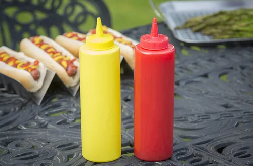 Vista 3 de TableCraft Nostalgia - Dispensador de salsa de tomate y mostaza, 2 piezas, 12 onzas, rojo/amarillo
