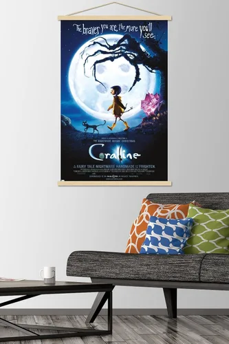 Vista 2 de Trends International Coraline - Póster de pared de una hoja Braver, 22.37 x 34.00 pulgadas, paquete de impresión premium y colgador de madera de haya