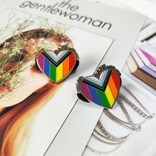 Vista 6 de Pines LGBTQ para bandera del orgullo, color arcoíris, esmalte duro, broches de metal, insignias divertidas ligeras para hombres y mujeres, niños