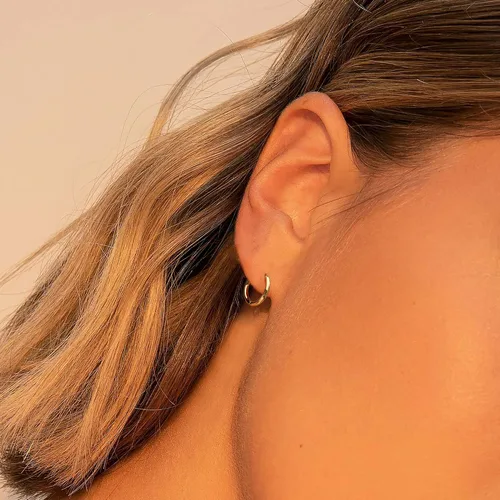 Vista 3 de GUEMER Aretes de aro Huggie chapados en oro de 14 quilates, delicados y gruesos, con incrustaciones de zriconia cúbica, para dormir, pequeño