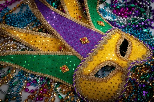 Vista 8 de GiftExpress 100 collares de cuentas metálicas de Mardi Gras para recuerdos, desfile de Año Nuevo, celebraciones del día de San Patricio
