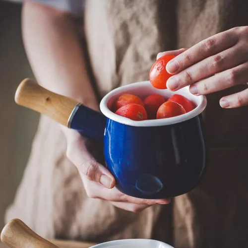 Vista 7 de Olla de leche esmaltada, olla pequeña para leche, calentador de mantequilla de 4 pulgadas, 17 onzas, sartén pequeña esmaltada con mango de madera