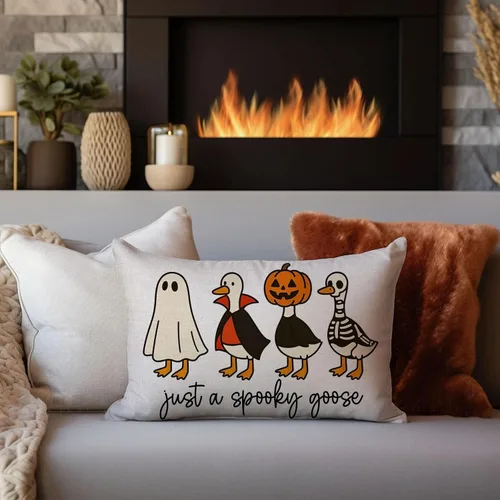 Vista 3 de Funda de almohada de Halloween de 12 x 20 pulgadas con temática otoñal de Just a Spooky Goose en disfraces de Halloween, lindas almohadas