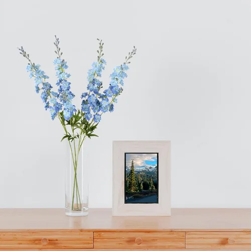 Vista 2 de ZYTUYO 4 piezas de flores artificiales de delfinio azul claro de 33.5'' de largo, planta de tallo de larkspur, flores de seda florales, ramos falsos