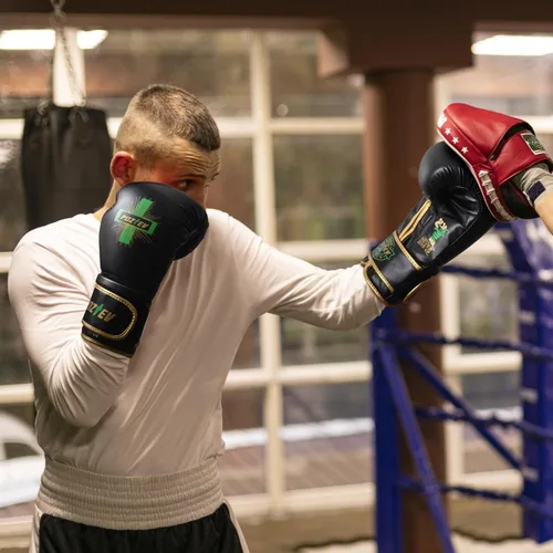 Vista 5 de Guantes de boxeo para hombres y mujeres, guantes de entrenamiento profesionales para sparring, entrenamiento de bolsa pesada, guantes de enfoque