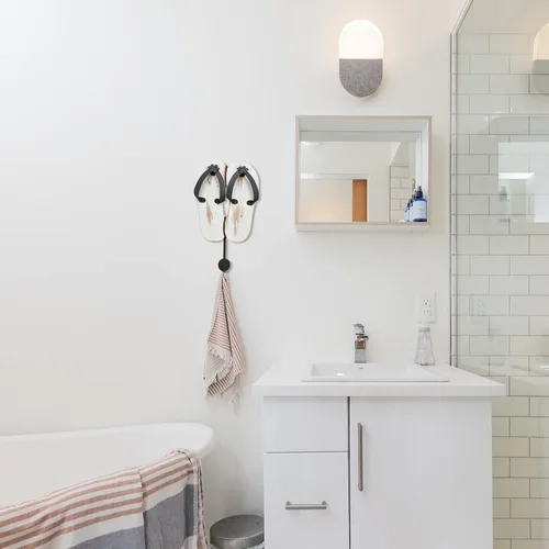 Vista 2 de Aecipl Ganchos de madera para colgar en la pared, decoración temática de playa, gancho para toallas para baño, dormitorio, piscina, decoración blanco