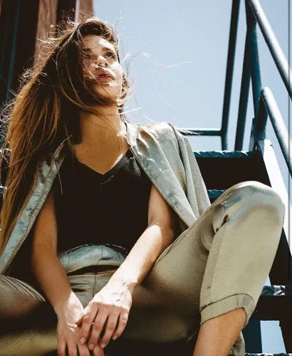 Vista 4 de Clementine Apparel - Camisa de cuello en V para mujer en tallas petite y plus (3 unidades)